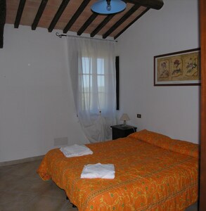 Farmhouse in the hearth of Tuscany: tradition, nature, relax, food & wine.(3b6s)