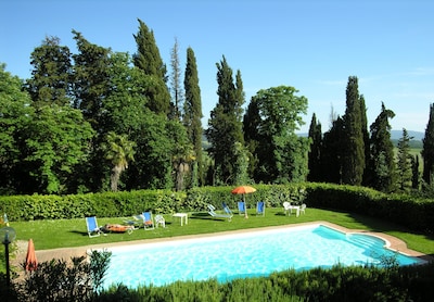 Farmhouse in the hearth of Tuscany: tradition, nature, relax, food & wine.(3b6s)