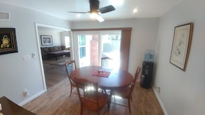 Dining area for 6 people.