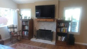 Flat screen TV with cable tv, Netflix and HIGH SPEED internet access!