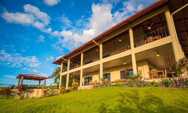 Panama Lifestyle Vacation Rentals (786)374-2439 info@pa-life.com