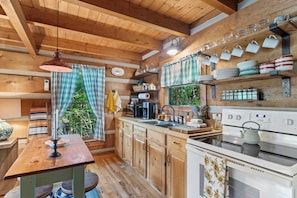 Well-Stocked Kitchen with Dining Seating for 4