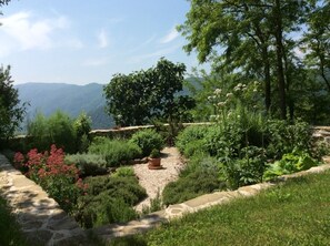 Cabraldi Herbal Garden