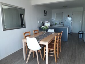 Dining room to kitchen