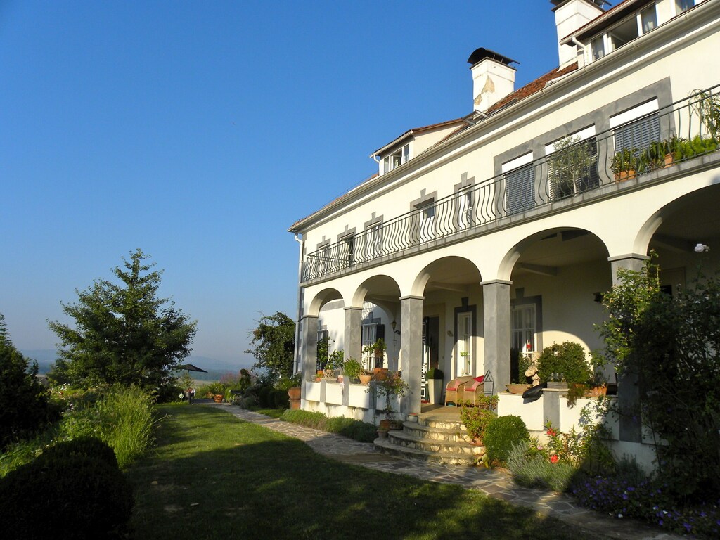 Das ehemalige Nonnenkloster von St. Georgen  Sankt Georgen an der Stiefing
