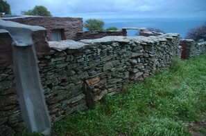 The side view of the hut, autumn 2016. Footpath on the side