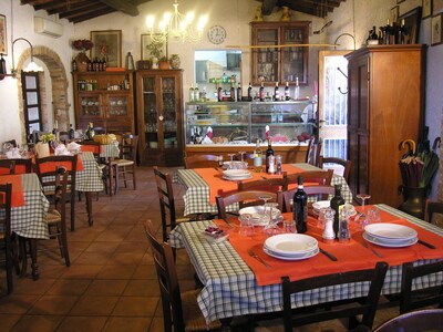 Farmhouse in the hearth of Tuscany: tradition, nature, relax, food & wine.(2b4s)