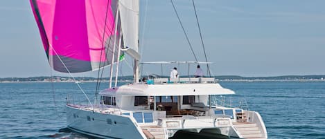 Live the dream of sailing on this luxurious Lagoon 620 catamaran 