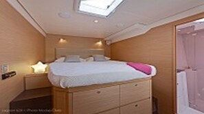 6 large cabins all with individual bath