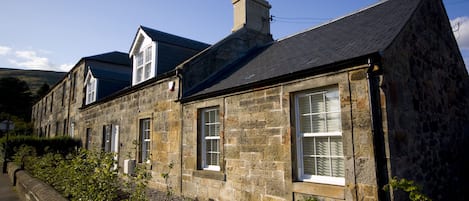 South facing traditional sandstone cottage in the picturesque small town of Dollar