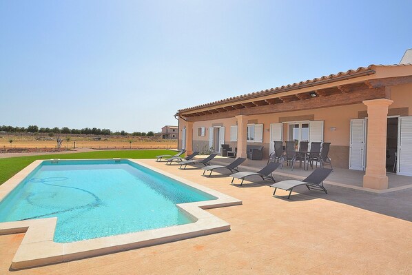 Ferienhaus zur Miete mit Terrasse und Schwimmbad für Urlaub und Natur 