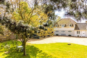Marsh Lodge, Aldeburgh: Comprises of two stylish one bedroom apartments; Marsh View and River View