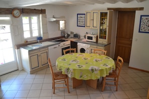 The Fisherman's Cottage kitchen & dining area 