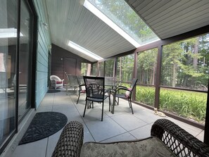 Screened in patio: perfect for early morning coffee or late night cigars