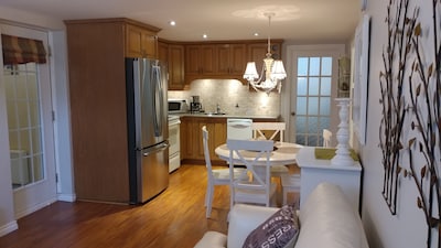Gorgeous Lakefront 1 Bedroom Country House appartement Near Montreal