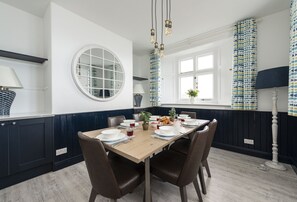 Lower ground floor: Dining room with sea views