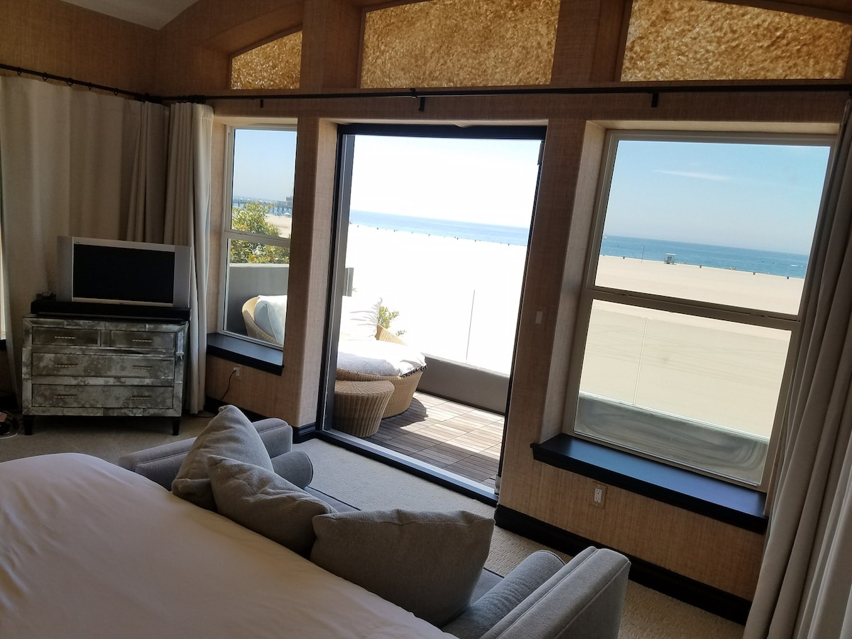 Sapphine Sunset Beach Front Home