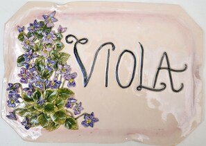 Villa VIOLA:- The outdoor ceramic plate of Villa VIOLA.