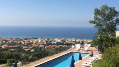 Estudio en villa con piscina, a 4 km de tropea