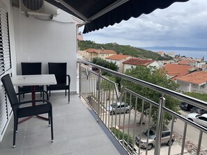 Balkon mit herrlichem Blick auf das Meer mit den Inseln Brac und Hvar