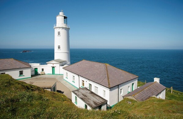 In association with Trinity House, Rural Retreats is pleased to present Trevose Head Lighthouse with four lighthouse keepers' cottages