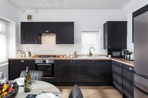 Fully-equipped kitchen and dining area