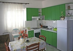 A2 Zeleni(3): cuisine salle à manger