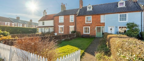 Bovis Cottage on Barnaby Green