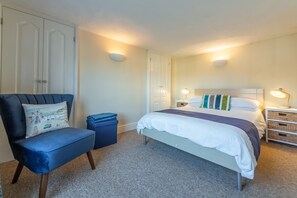 Bovis Cottage, Southwold: Main bedroom with double bed, built in hanging space and chest of drawers