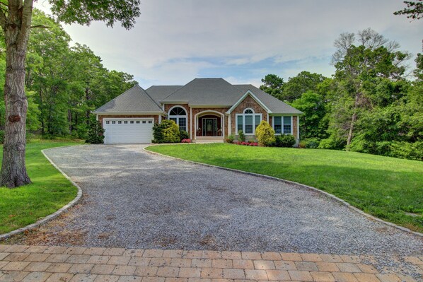 Gorgeous Designer 4 bedroom Ranch Style Home
