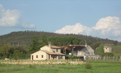 dos casas de campo y piscina con capacidad para 6-8