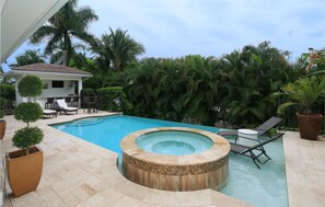 Hot Tub and Infinity Pool makes this an oasys