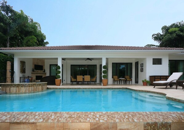 Relax in this private villa in the heart of downtown