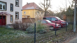 Parkplatz im Grundstück für PKW Haus "Freiheit"