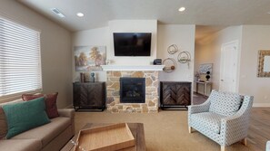 Fireplace, Xbox One, 50 Blu-Ray/DVDs, board games, card games a - Fireplace, Xbox One, 50 Blu-Ray/DVDs, board games, card games and a large TV in the living room