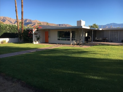Mid Century home at DeAnza; steps to clubhouse