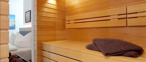 Sauna mit Blick ins Schlazimmer