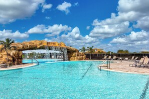 Come enjoy all the amenities at Lakewood Ranch including the Resort Pools