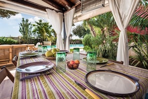 Outdoor dining
