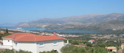 Charming&Relaxing Apartments in Helmata with view!