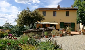 La Tinaia Farmhouse facade