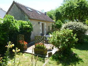 The Gardener's Cottage garden & rear terrace