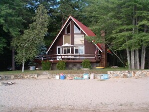 Large Beach  Deck with Table and Chairs(Umbrella)