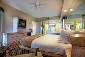 King size bed in Master suite.