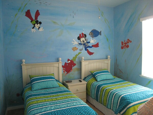 Under the Sea Room - Join the adventure with Mickey, Minnie, Ariel and Nemo