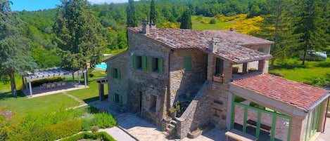 Fonticchio di Sopra, Luxury Villa Located On A Quiet Umbrian Hillside, Italy