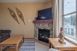 Fireplace in Living Room and Smart TV 