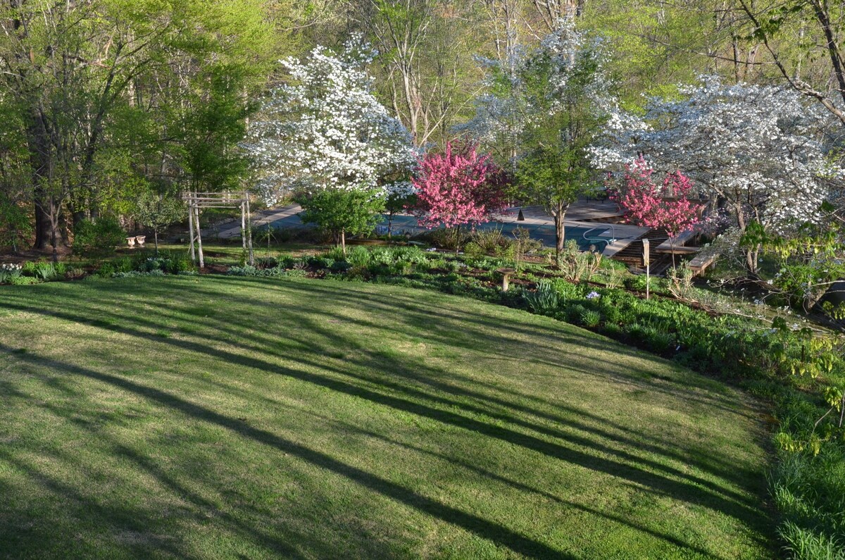 Country Chateau available only for UVA Graduation