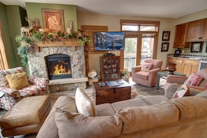 Living room with nic, warm and cozy fireplace