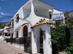 Façade